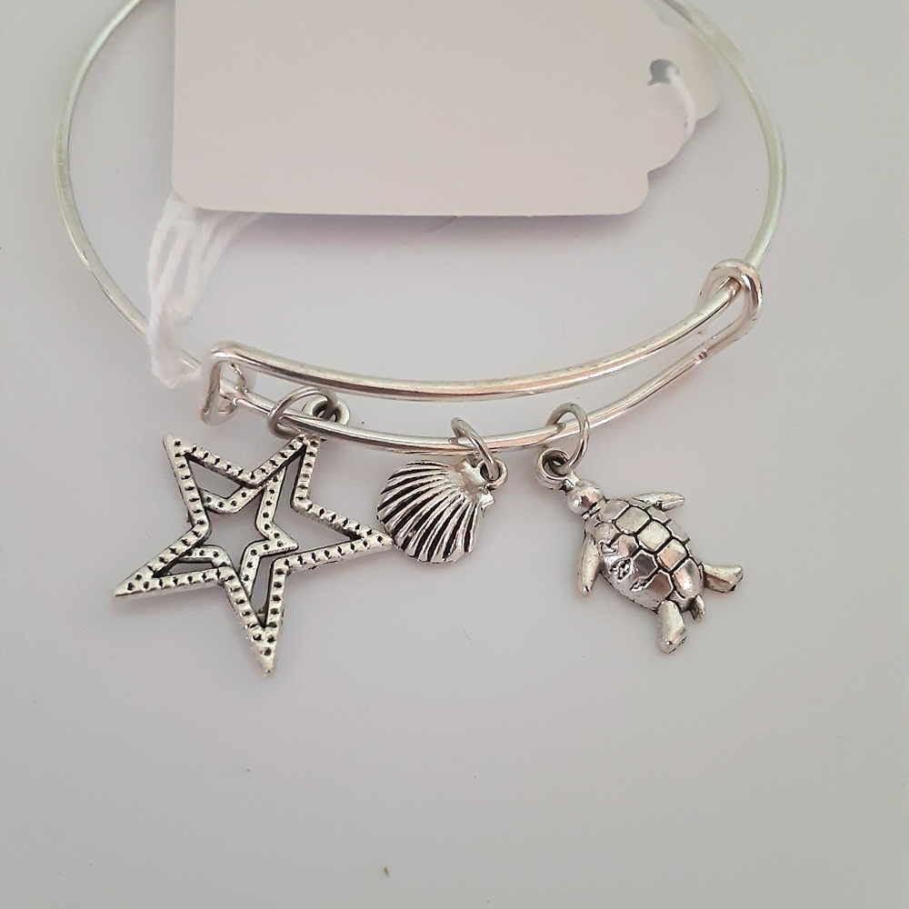 Adjustable bangle bracelet
